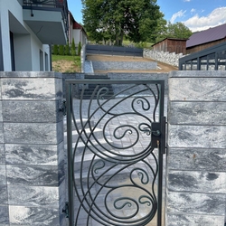 Forged gate made by UKOVMI for a family house – high-quality fencing Forged gate made by UKOVMI for a family house – high-quality fencing